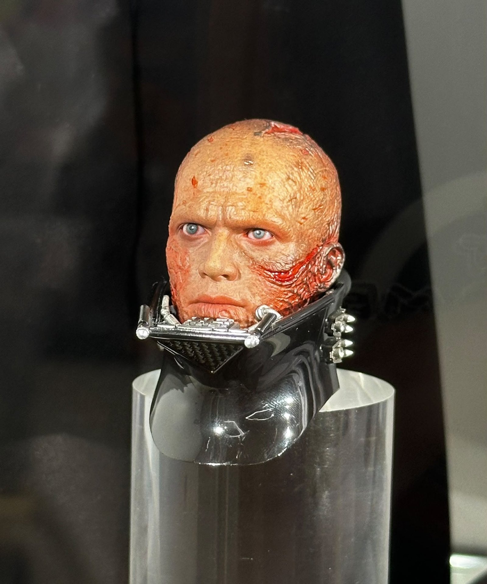 Hot Toys MMS811B Star Wars: Revenge of the Sith™
Darth Vader™ (Deluxe Version) Special Edition
1/6th scale Collectible Figure - Image 3