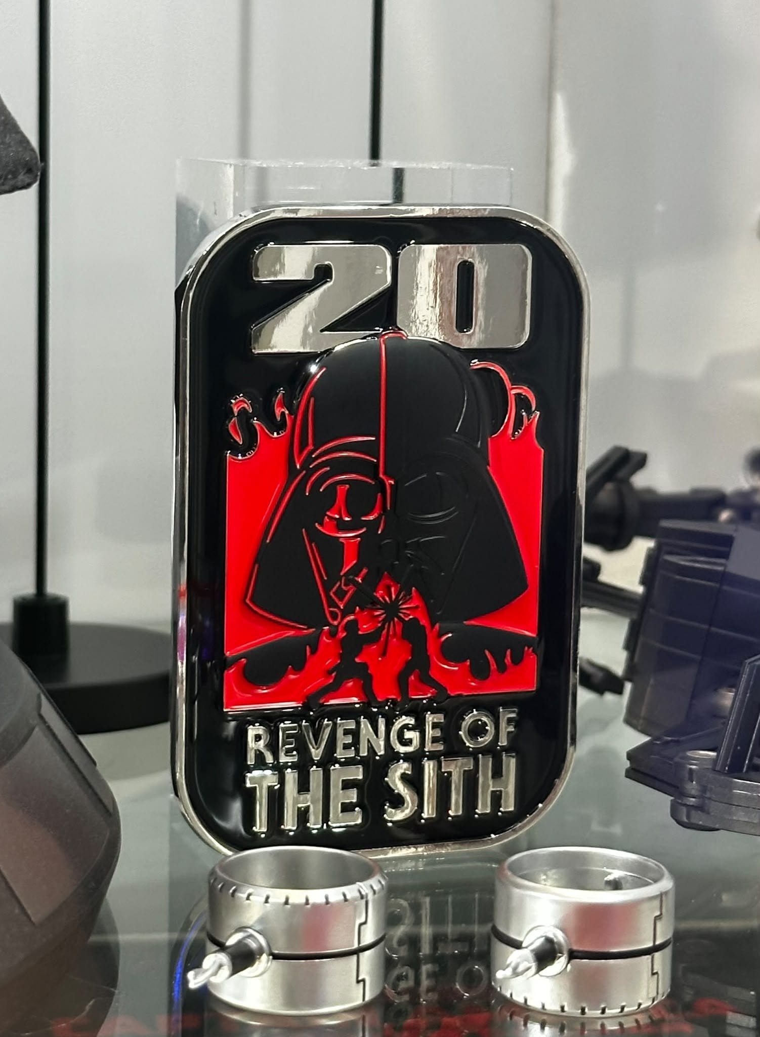 Hot Toys MMS811B Star Wars: Revenge of the Sith™
Darth Vader™ (Deluxe Version) Special Edition
1/6th scale Collectible Figure - Image 5